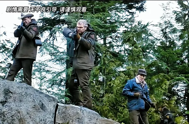 强哥单挑警长直升机追击战成短视频爆款片段 _ 现场图