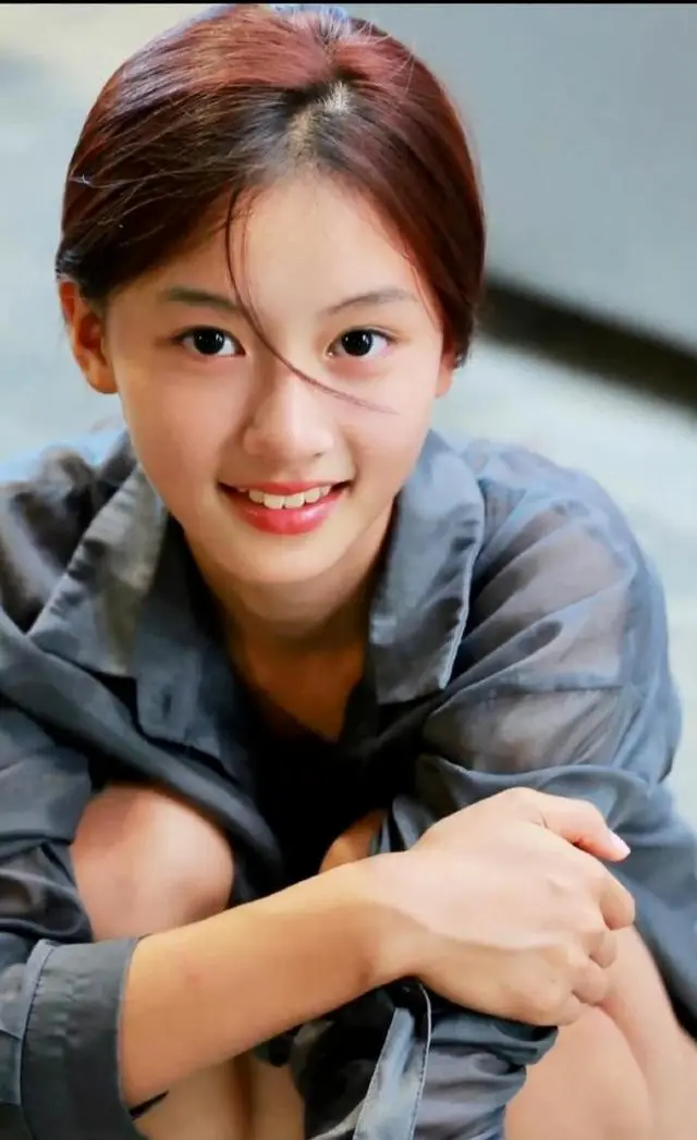 网红七七签约中都传媒出演《但愿人长久》饰孙毓一 _ 相关图片
